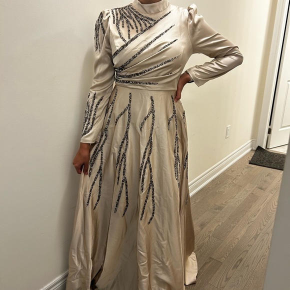 Modest women party dress in Beige with full sleeves - Picture 3 of 5